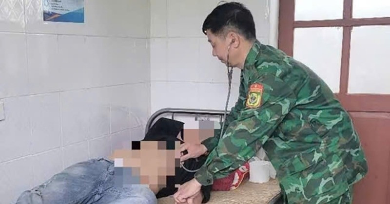 Cứu sống người đàn ông ăn lá ngón tự tử sau khi mâu thuẫn với vợ