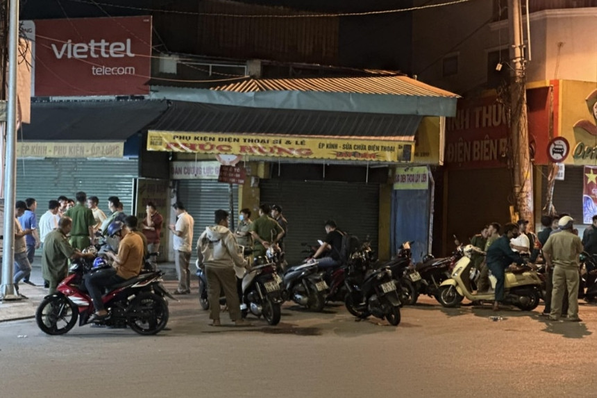 Cự cãi giữa đường, người đàn ông đi Vespa bị đâm tử vong