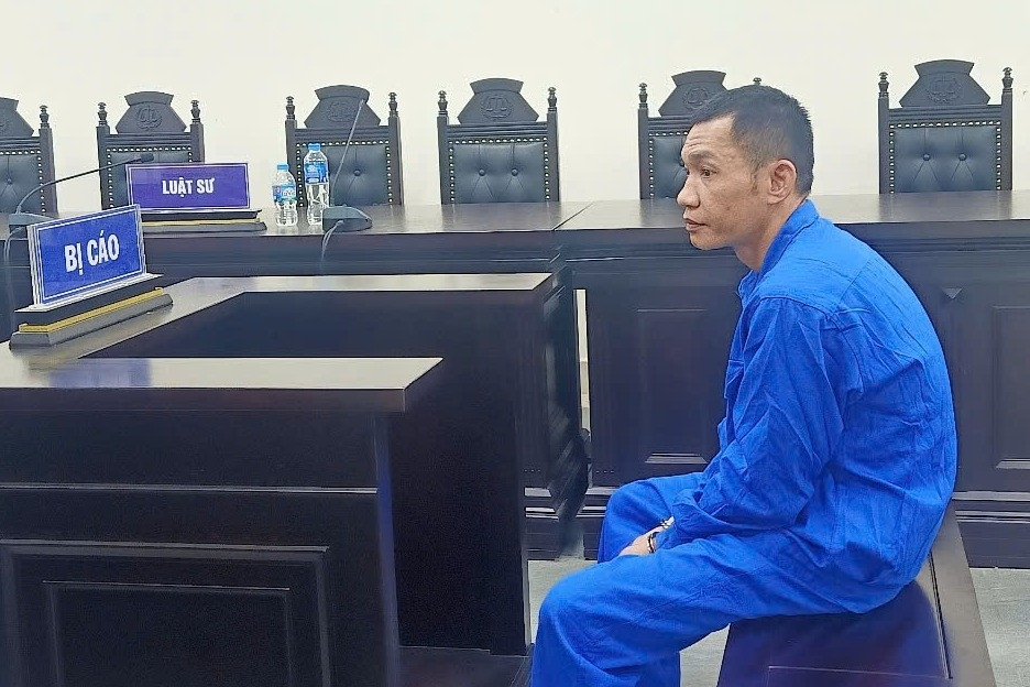 Người phụ nữ giằng búa trên tay kẻ giết người, đưa nạn nhân đi cấp cứu