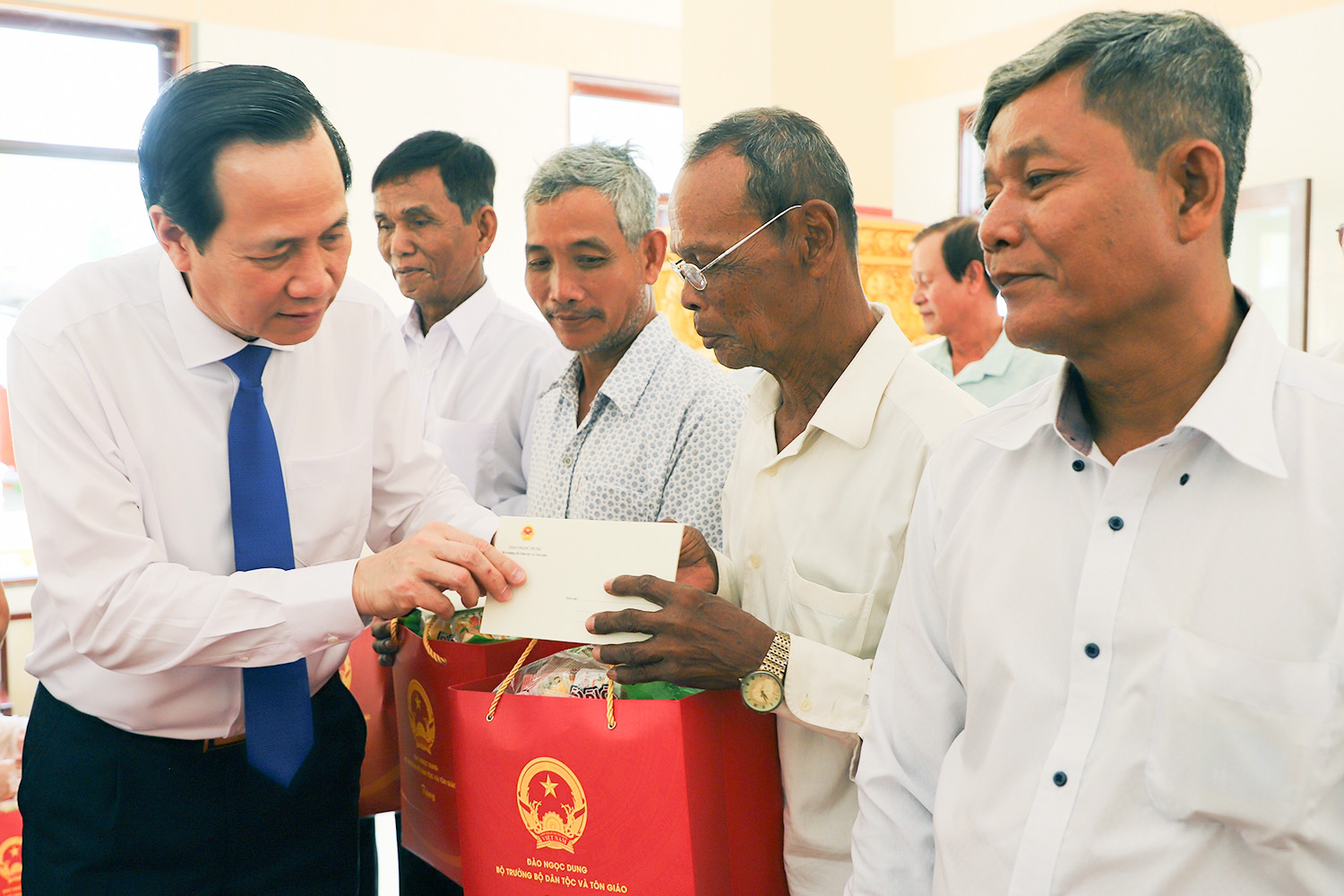 ong dung 2 91885.jpg