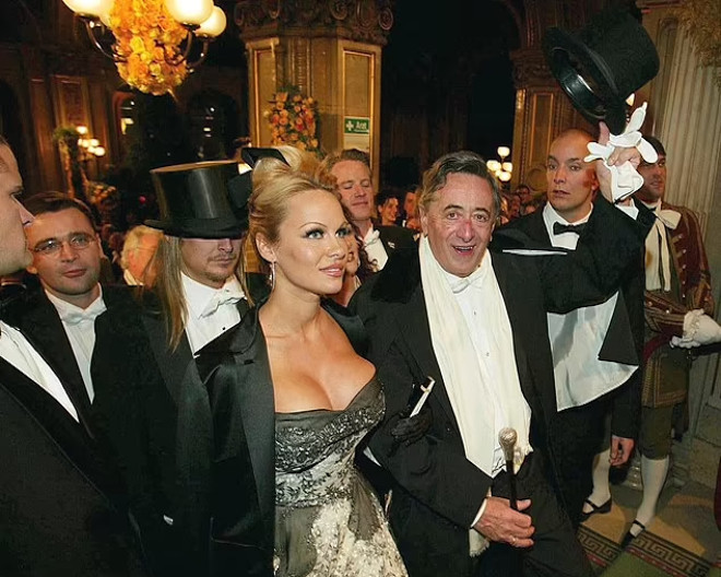 ty phu qua doi sau khi lay vo thu 6 2.jpg