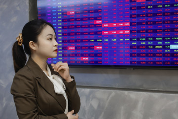 VN-Index tiếp tục giảm, xuống gần ngưỡng 1.100 điểm