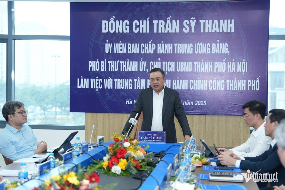 W-Chủ tịch Trần Sỹ Thanh.jpg