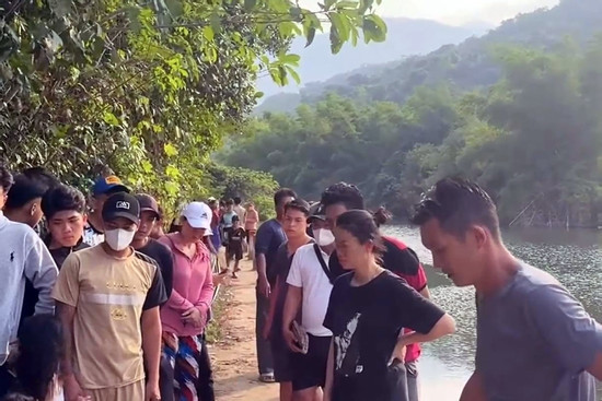 Bản tin cuối ngày 8/4: Cõng bạn lao ra hồ cứu bé trai, 2 thanh niên tử vong