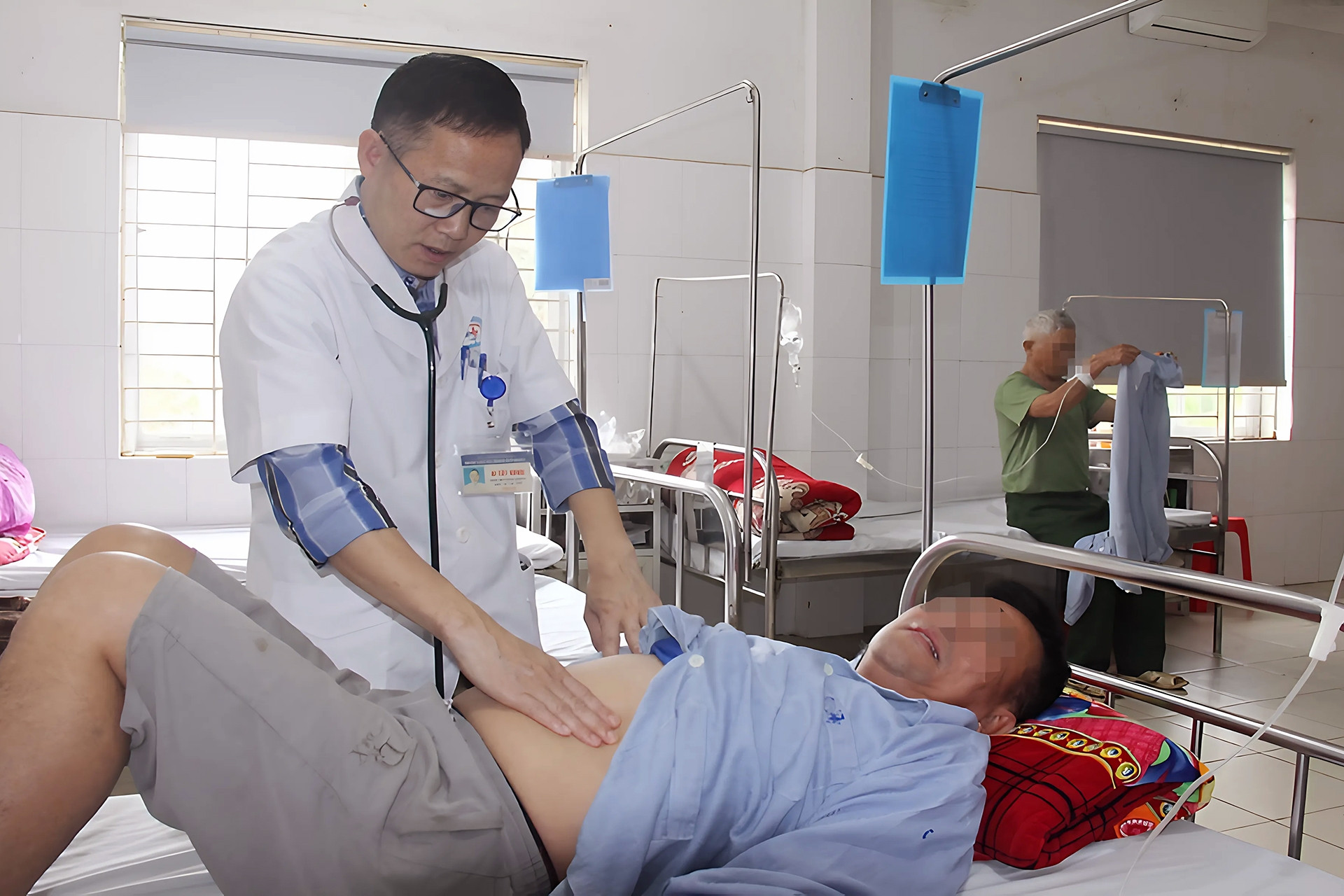 59 người chóng mặt, buồn nôn phải vào viện sau khi ăn cỗ cưới