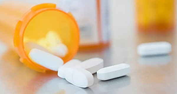 Nữ sinh 13 tuổi uống 30 viên Paracetamol