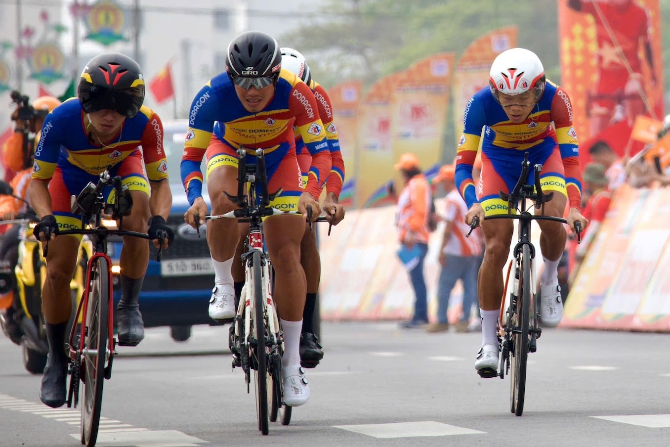 Dược Domesco Đồng Tháp thắng chặng đồng đội, nhiều danh hiệu đổi chủ