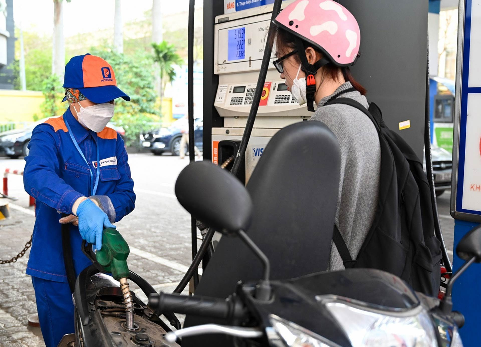 gia xang nguyen hue 11 808 704 4178 681 1492.jpg