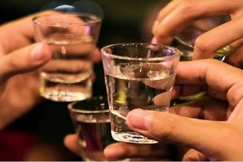 Manh mối 12 chai rượu ở tòa án làm sáng tỏ vụ 6 du khách ngộ độc, 1 người tử vong