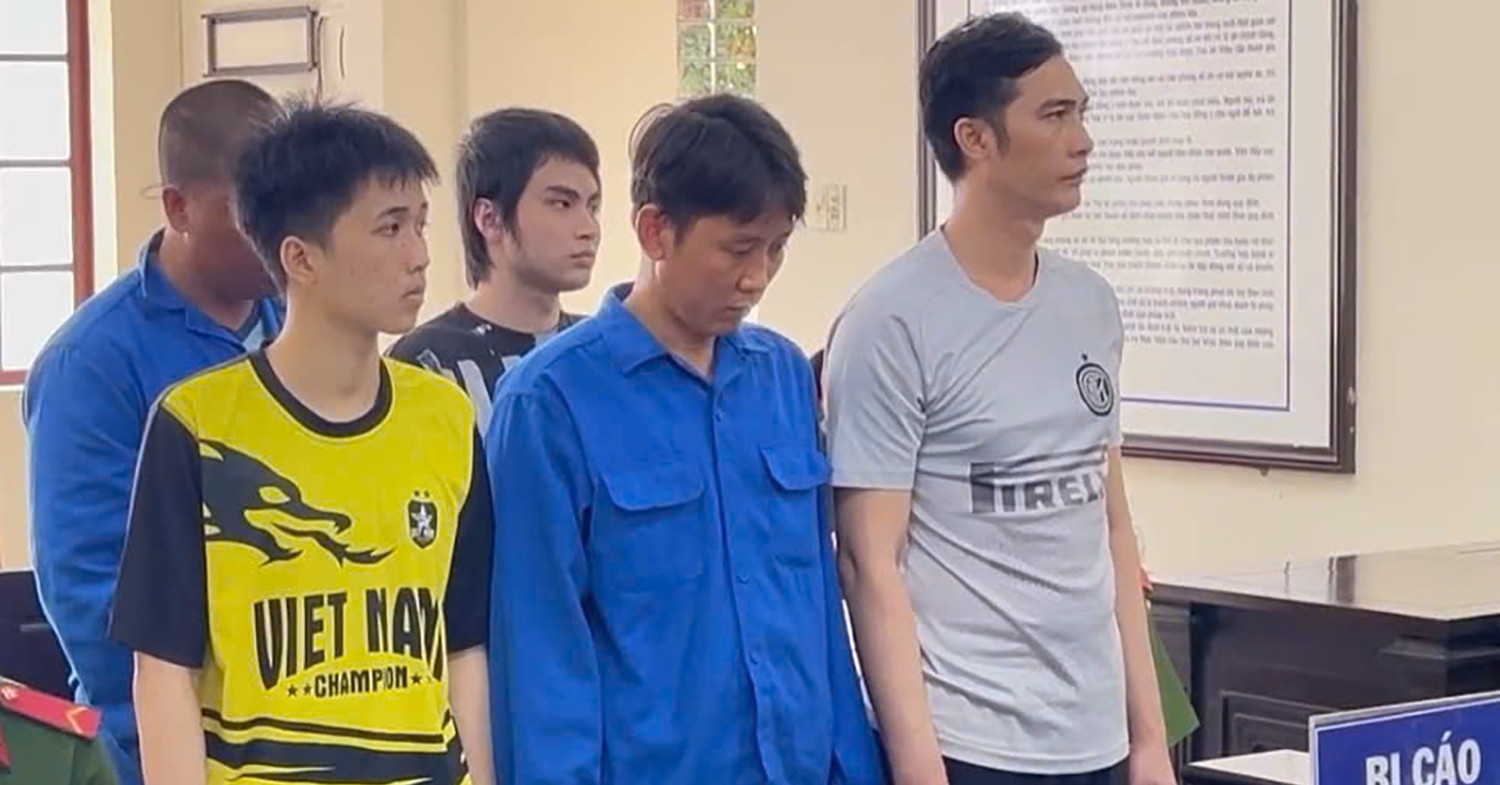 Tuồn ma tuý vào nhà tạm giam để dùng chung với bạn