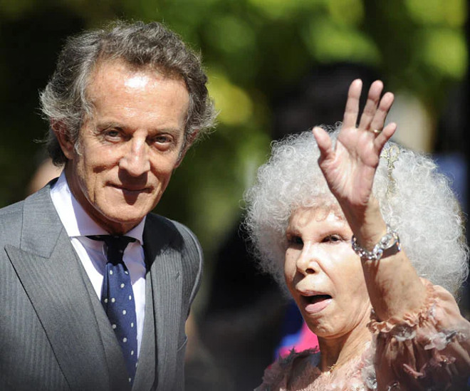 nu cong tuoc lay thuong dan 1.jpg