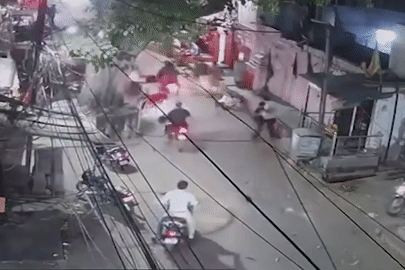 Ô tô đâm hàng loạt xe máy trên đường khiến 3 người thiệt mạng