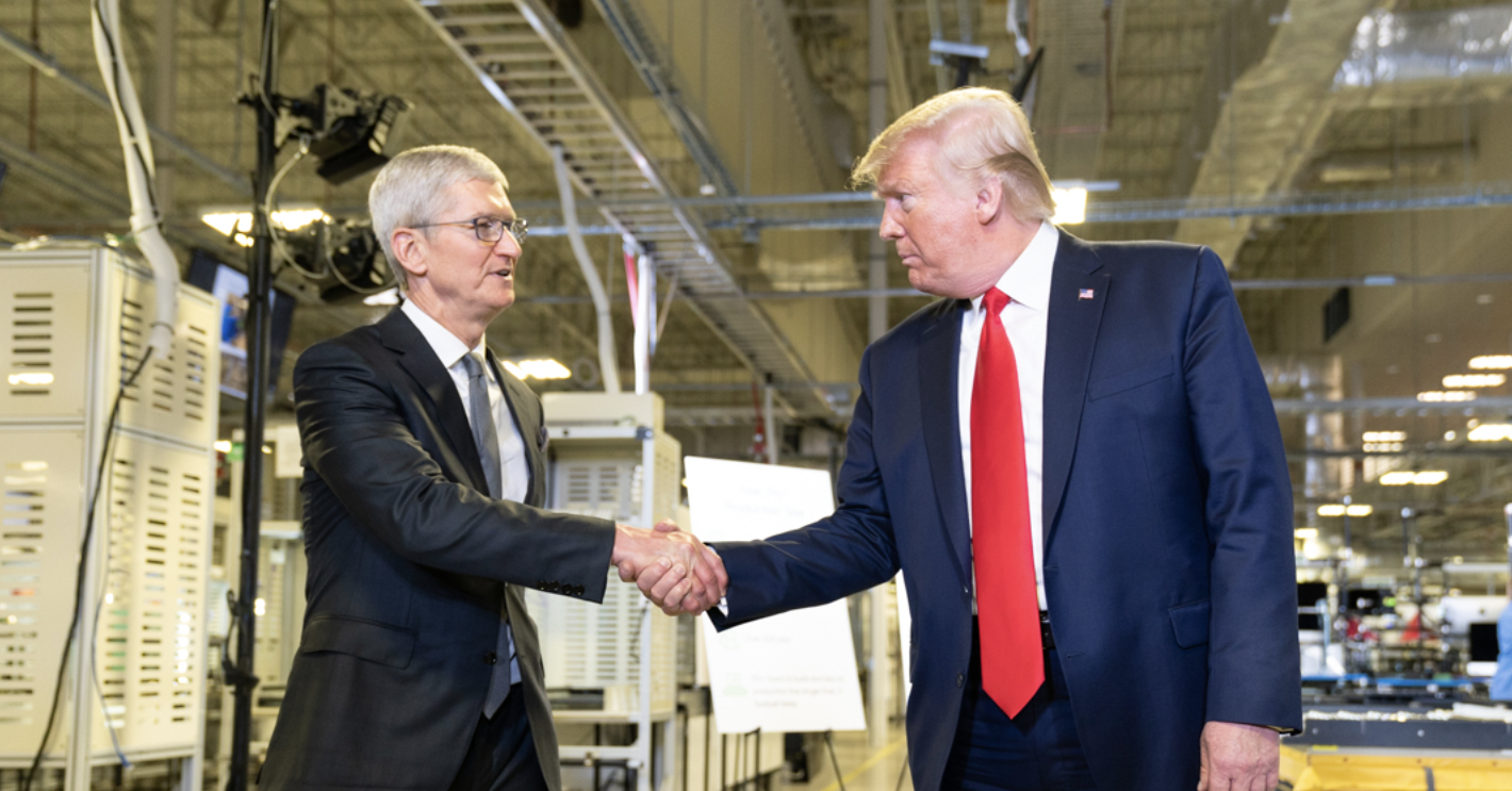 Ông Trump ‘tuyệt đối’ tin tưởng Mỹ có thể sản xuất iPhone