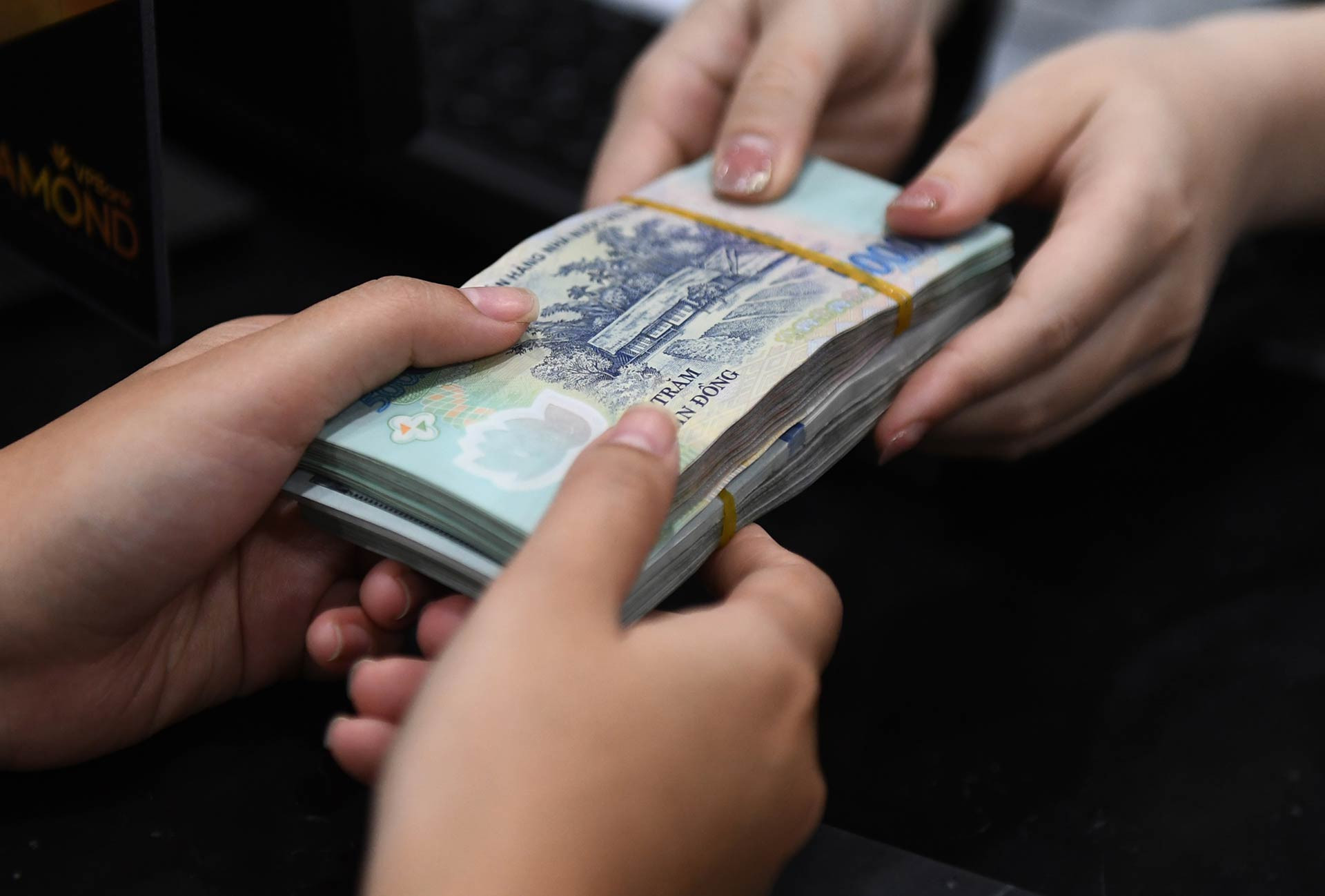 tien ngan hang 1.jpg