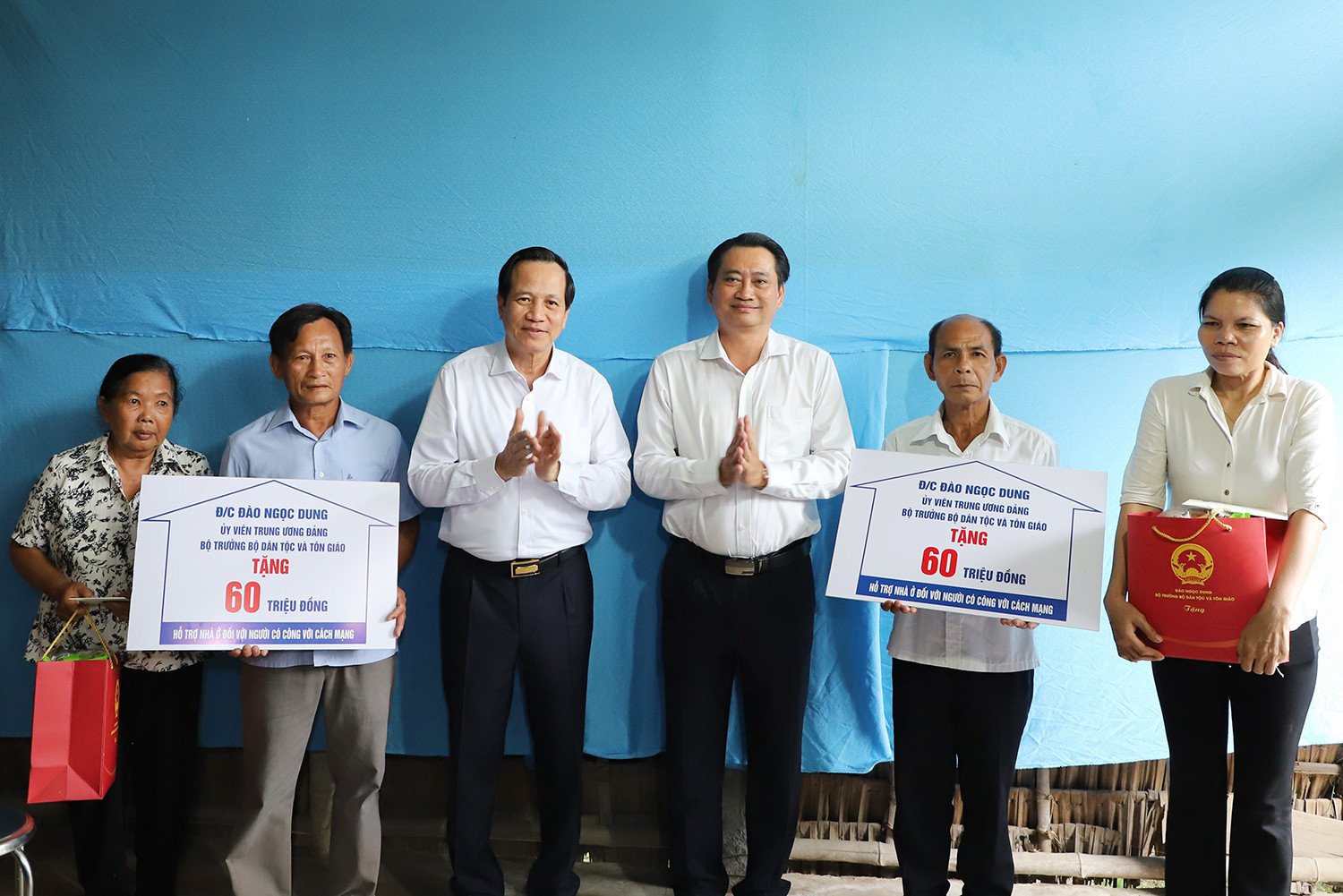 trao nhà Trà Vinh.jpg