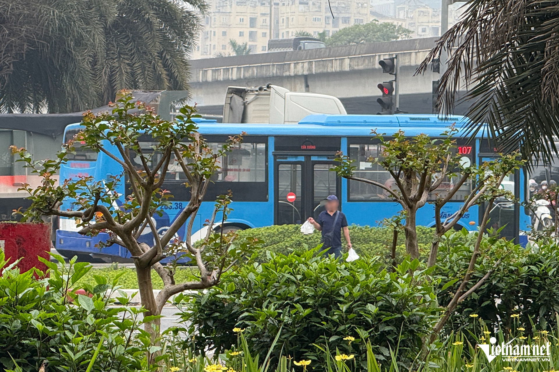 W-ban hang dong dai lo thang long 1.JPG.jpg