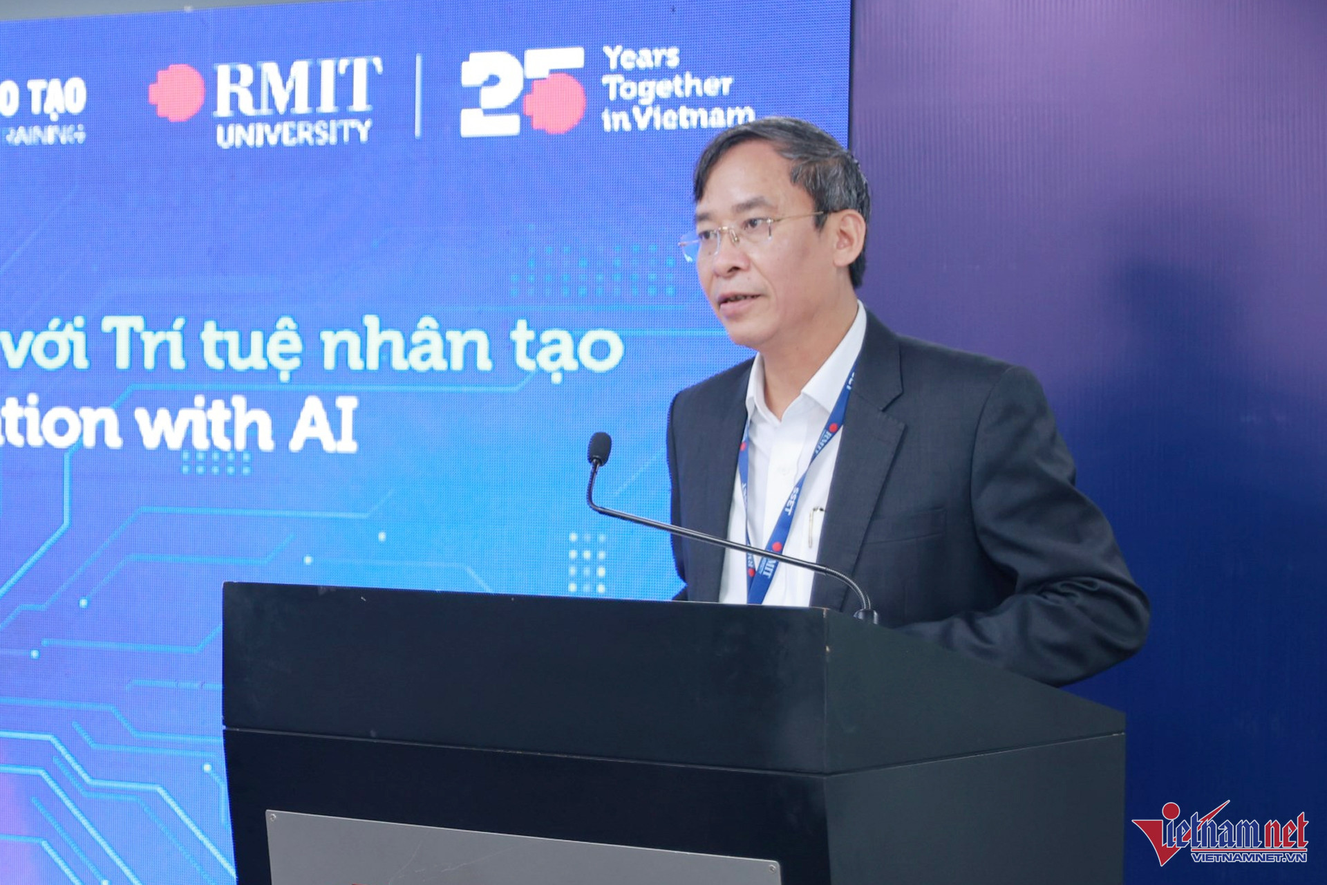 W-dien dan doi moi giao duc voi AI 1.jpg