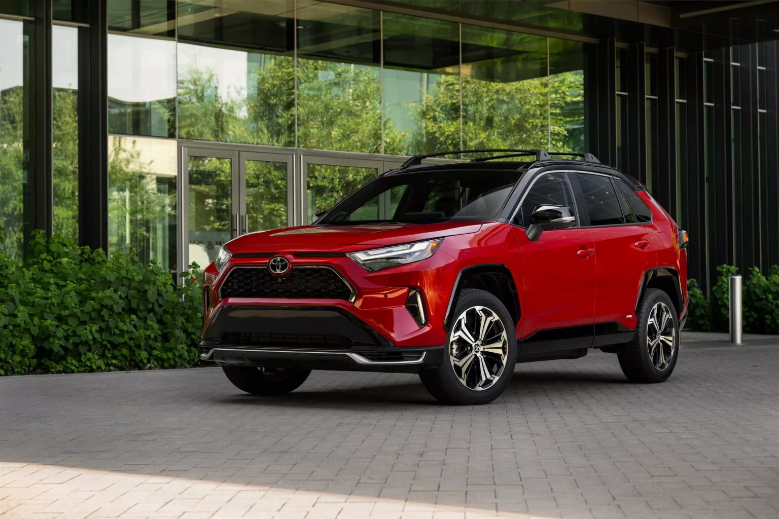 2025 Toyota RAV4 PHEV XSE Supersonic Red 2 1536x1024.webp