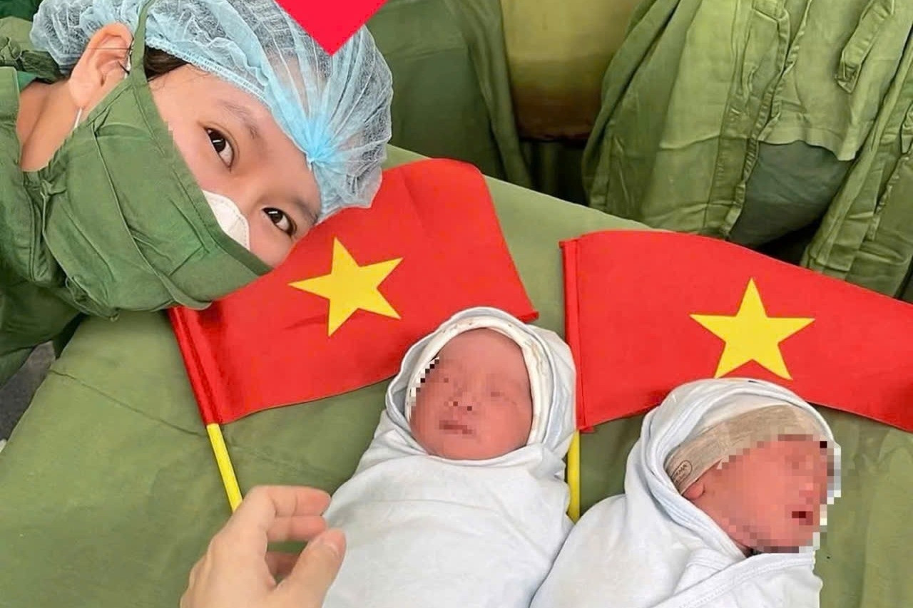 Tên đặc biệt của cặp song sinh chào đời vào ngày 30/4