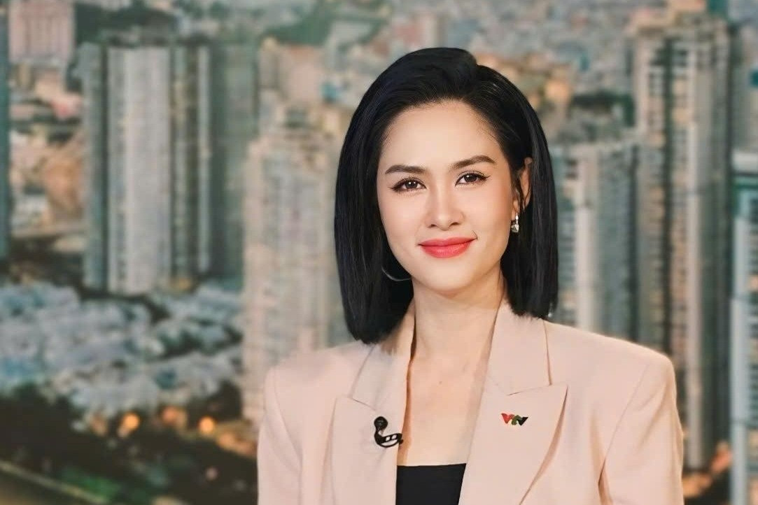 BTV Thuý Hằng VTV đang gây chú ý khi dẫn đại lễ 30/4 là ai?