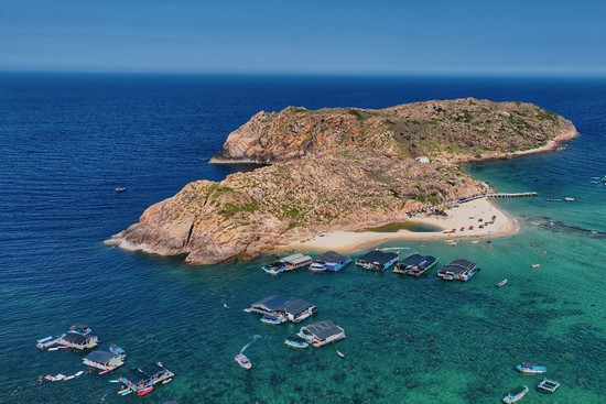 Bản tin cuối ngày 1/5: Mô tô nước mất lái lao lên bờ, tông bé 8 tuổi tử vong