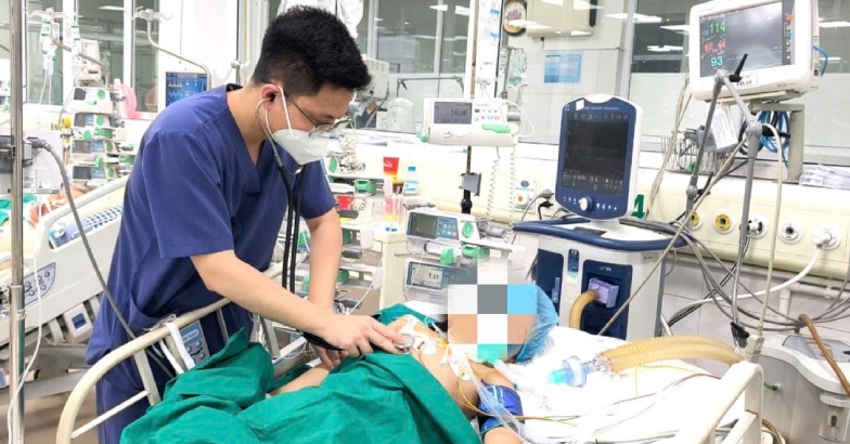 Bé gái 7 tuổi nguy kịch sau tai nạn nhỏ khi vui chơi