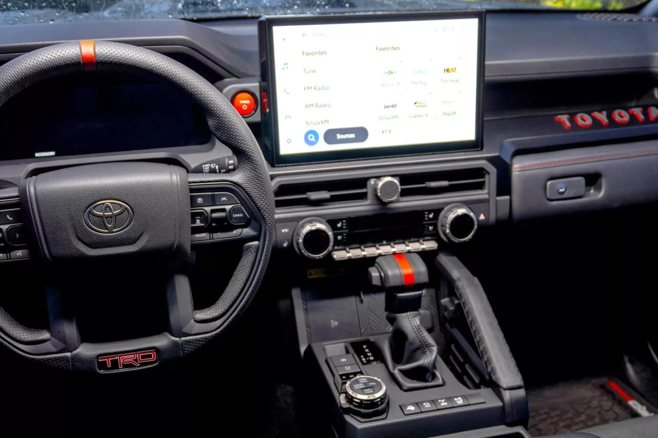 Bị 'bán' dữ liệu cá nhân, chủ xe đâm đơn kiện hãng Toyota