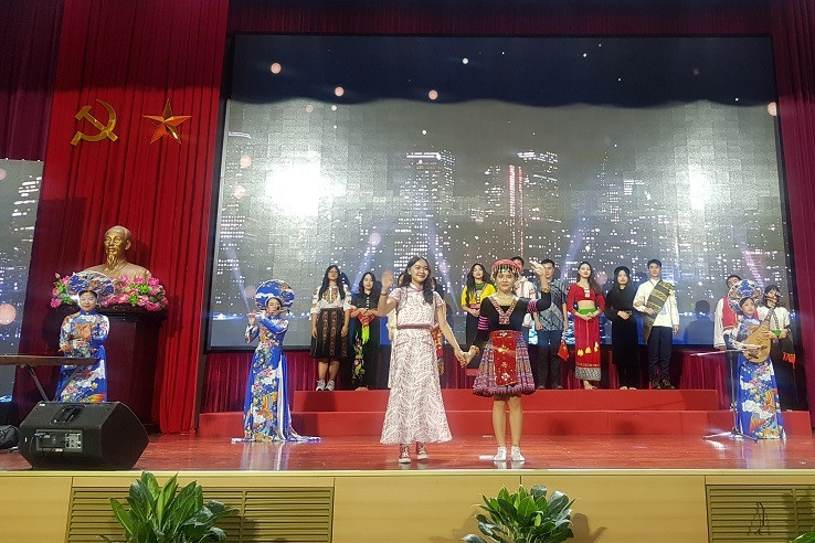 Du học sinh Việt Nam truyền cảm hứng học tiếng Việt ở Italia