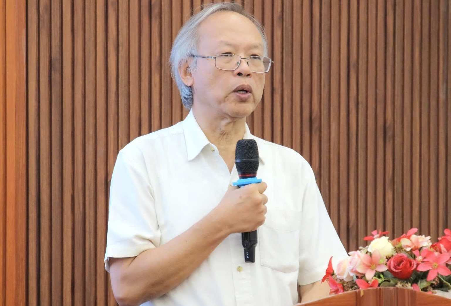 Giáo sư Lương Văn Hy về nước thỉnh giảng