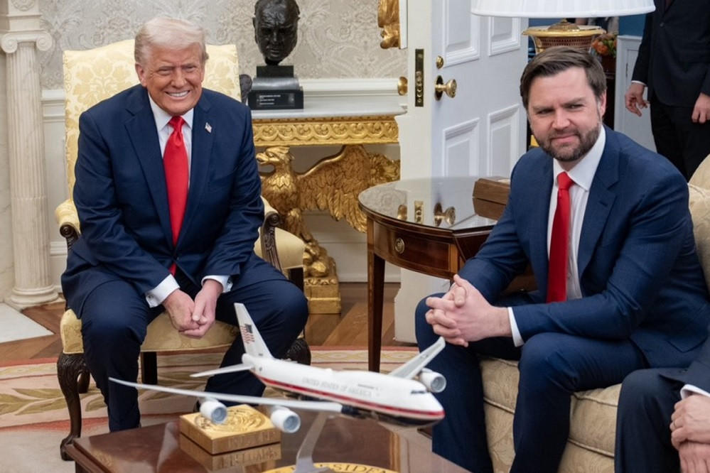 Phó tổng thống Mỹ ‘giải cứu’ ông Trump trong gang tấc ở Thượng viện