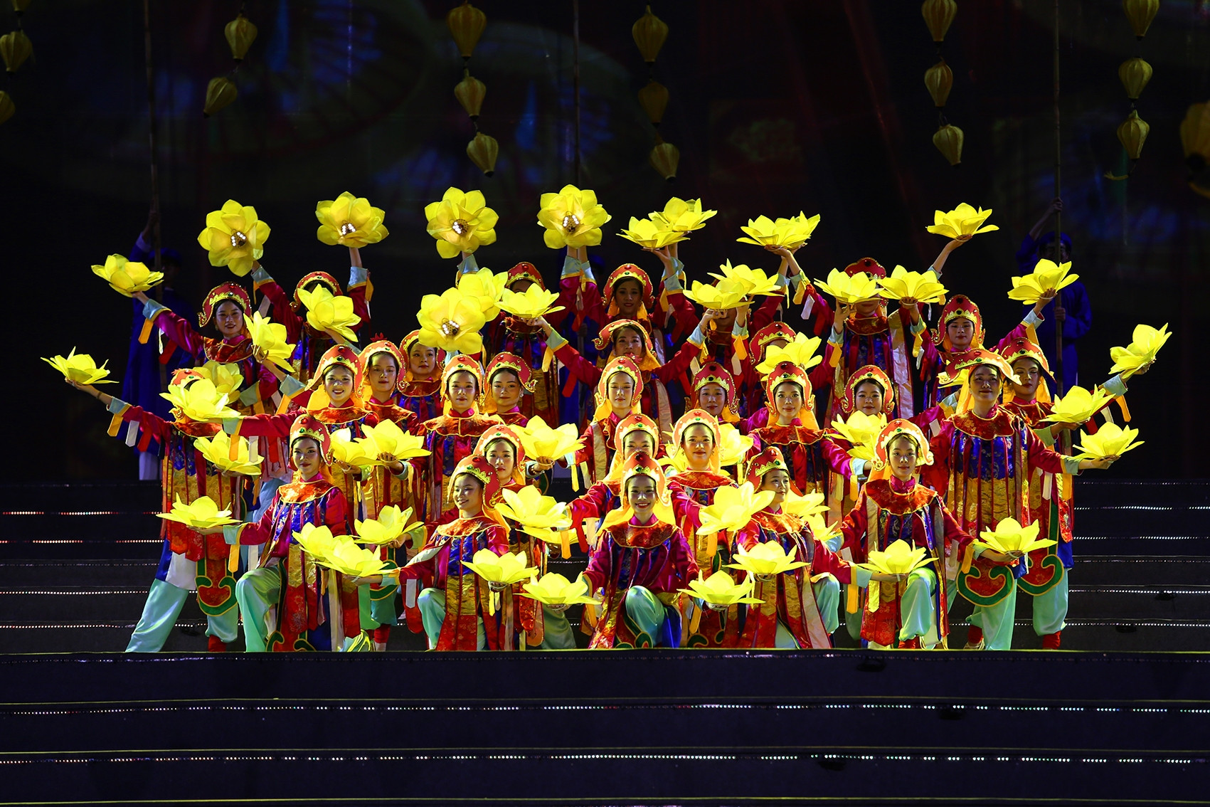 Vạn người làm điều xúc động tại Carnaval Hạ Long 2025