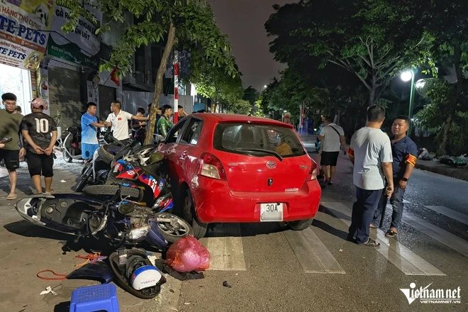 Bản tin sáng 10/5: Hiện trường ngổn ngang ô tô tông liên hoàn 6 xe máy ở Hà Nội