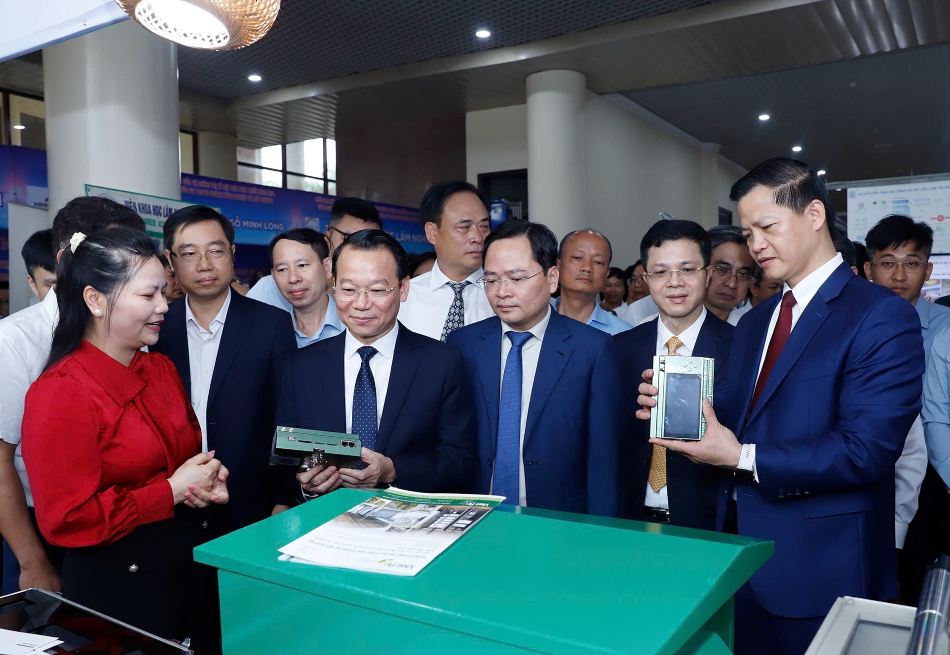 Bộ tưởng Nông nghiệp và Môi trường 2.jpg