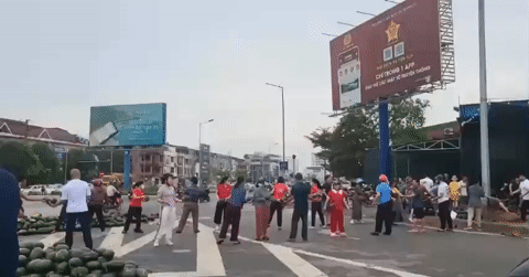 Cảnh tượng chưa từng thấy sau vụ tai nạn giao t...