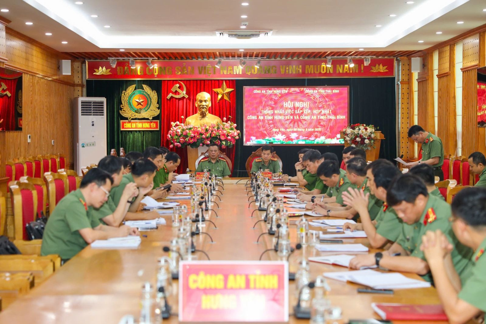 Công an 2 tỉnh Hưng Yên và Thái Bình tổ chức hội nghị thống nhất việc sắp xếp