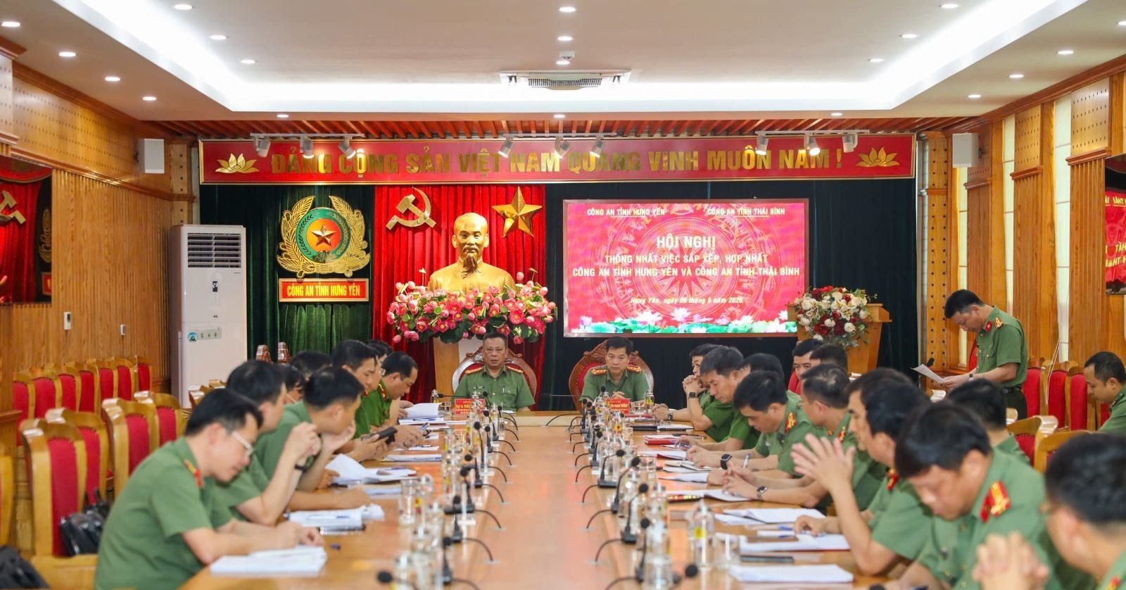 Công an 2 tỉnh Hưng Yên và Thái Bình tổ chức hội nghị thống nhất việc sắp xếp