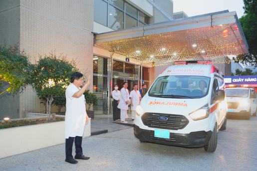 Cuộc điện thoại ngắn ngủi của con dâu với bố mẹ chồng hồi sinh nhiều số phận