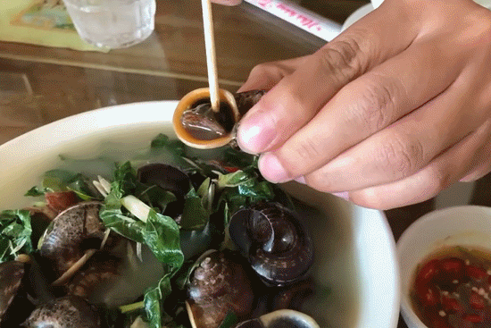 Đặc sản mùa hè ở Ninh Bình ăn giòn sần sật, ngon hơn vào ngày mưa