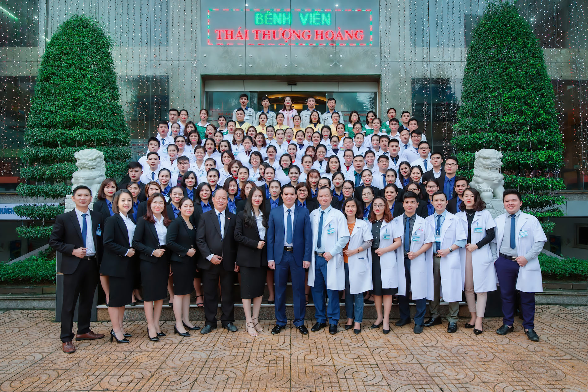 doi ngu bac si benh vien thai thuong hoang thaithuonghoang.vn.png