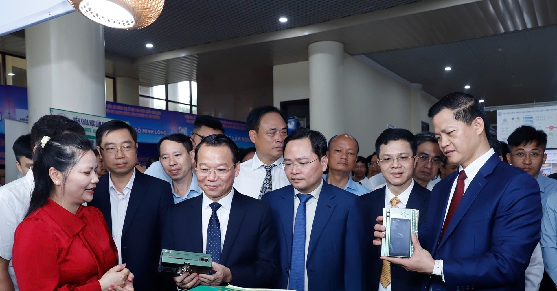 Đưa Việt Nam vào top 50 quốc gia dẫn đầu năng lực cạnh tranh khoa học công nghệ
