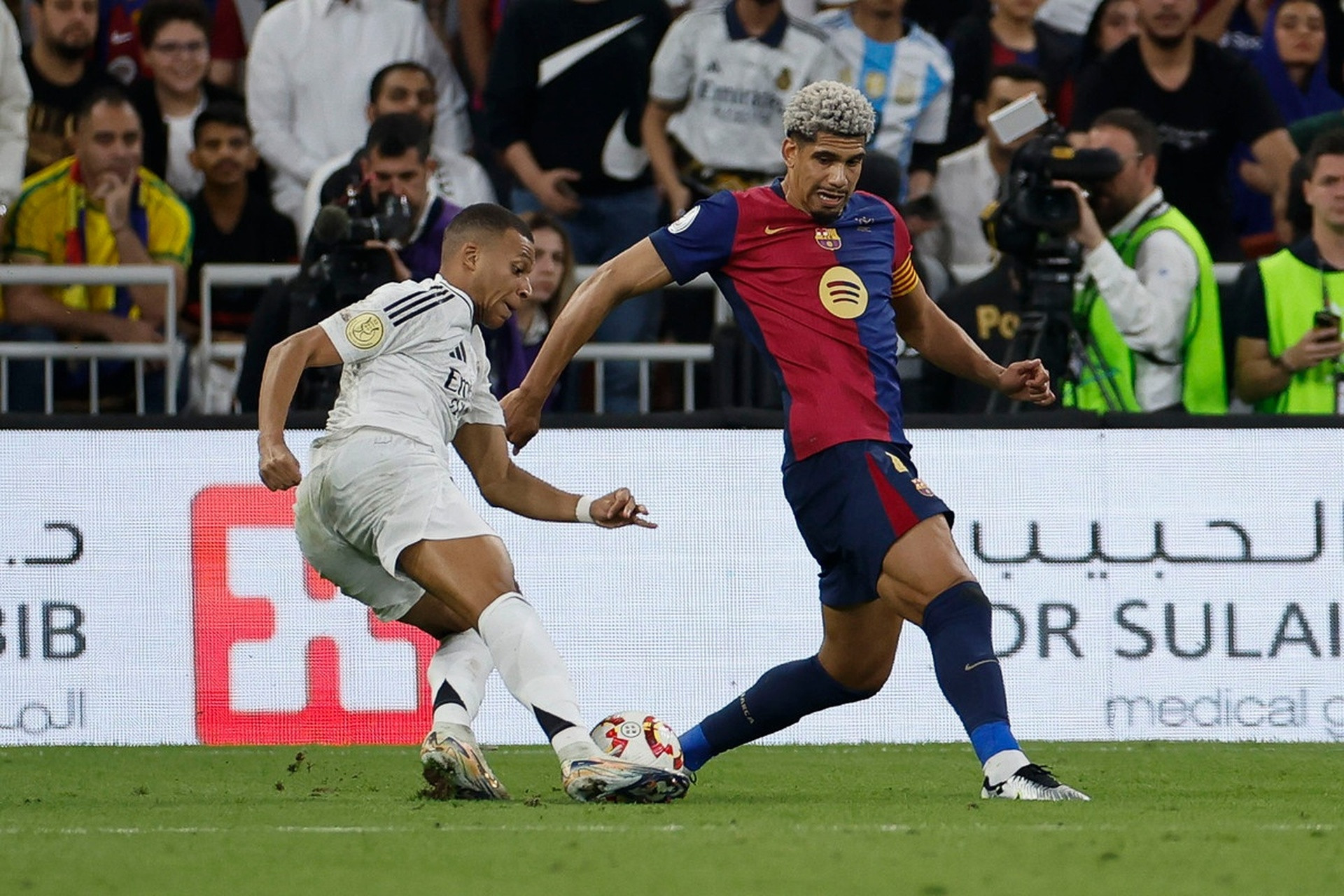 EFE. Mbappe Araujo.jpg