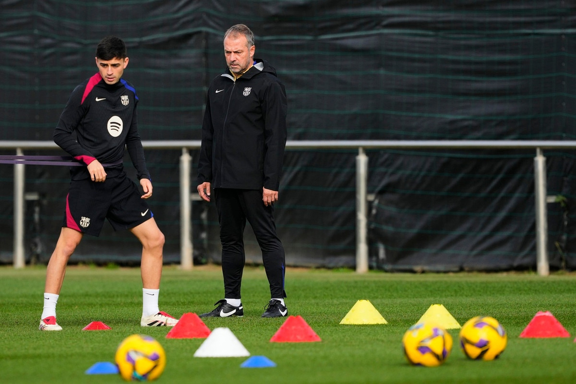 EFE. Pedri Flick.jpg