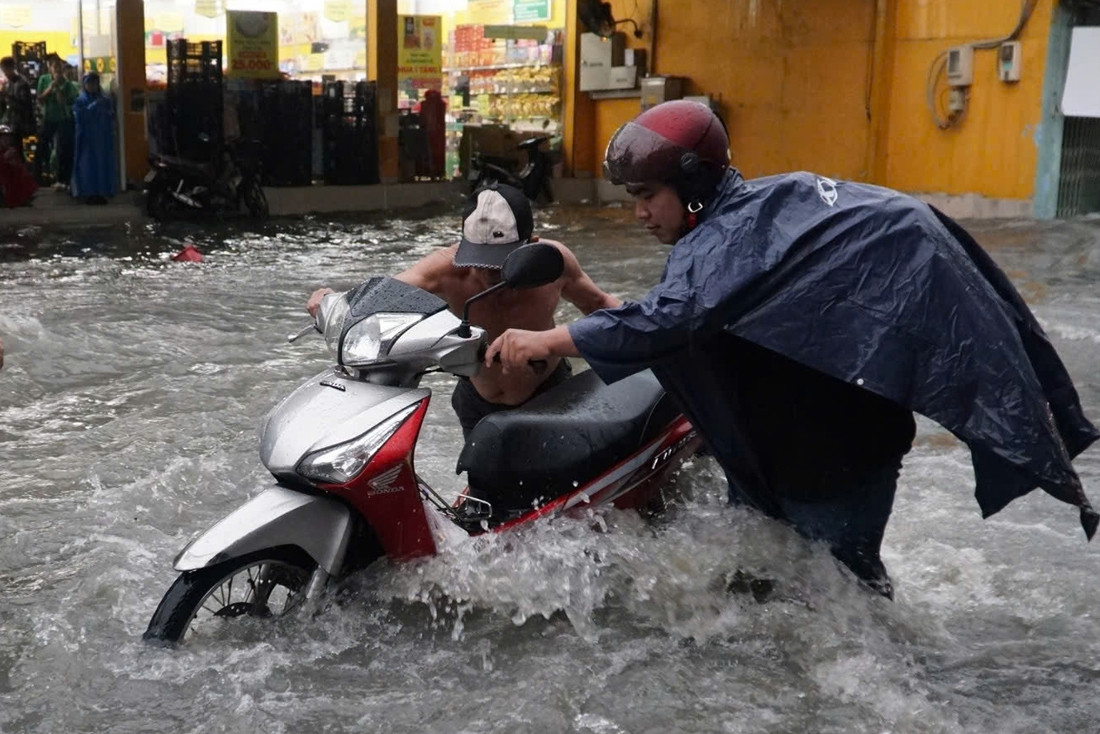 Lý giải TPHCM hứng trận mưa lớn đặc biệt hiếm gặp vào sáng sớm