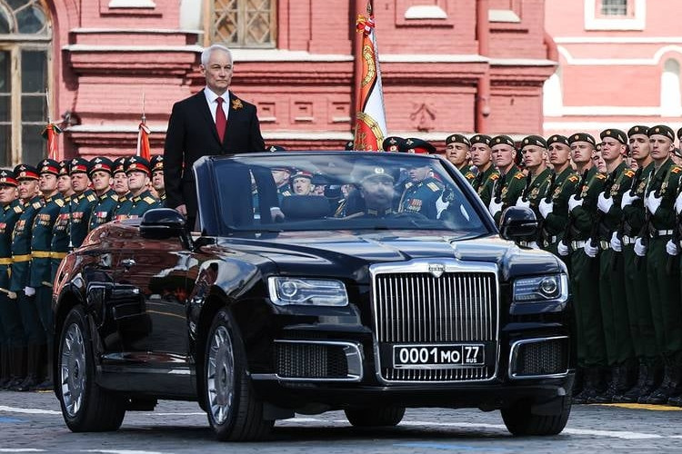 'Quái thú' Aurus Senat gầm vang trên Quảng trường Đỏ