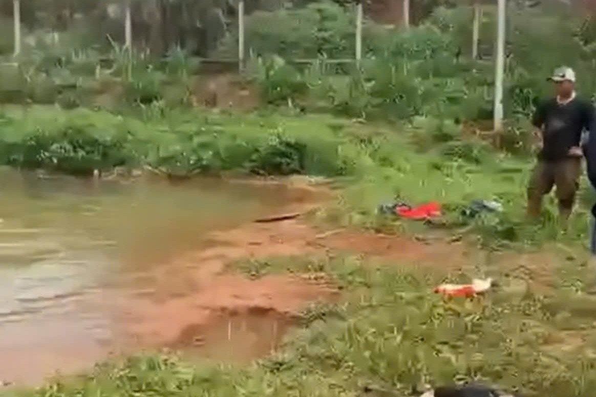 Rủ nhau ra hồ tưới cà phê tắm, 2 cháu nhỏ đuối nước tử vong