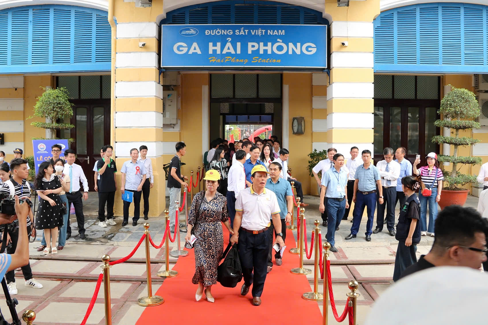 Rực rỡ hình ảnh chuyến tàu 5 sao đầu tiên đưa khách du lịch về Hải Phòng