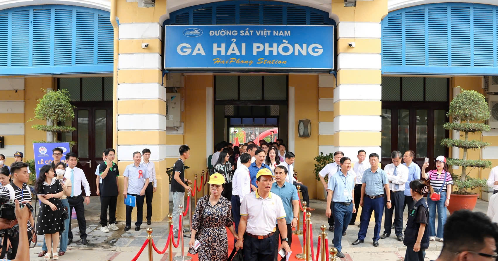 Rực rỡ hình ảnh chuyến tàu 5 sao đầu tiên đưa khách du lịch về Hải Phòng