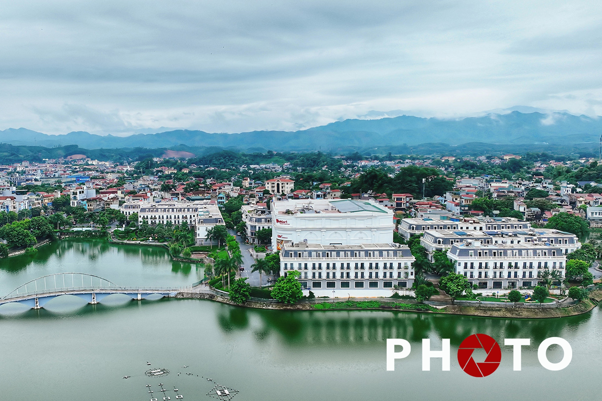 Thành phố Yên Bái đẹp lạ giữa trùng điệp núi rừng