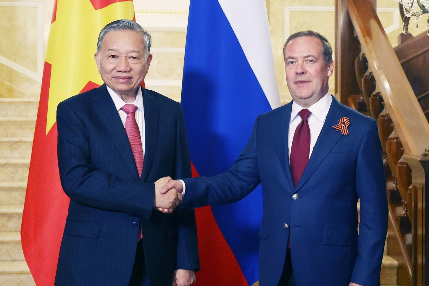 Tổng Bí thư Tô Lâm gặp Chủ tịch Đảng nước Nga Thống nhất Medvedev