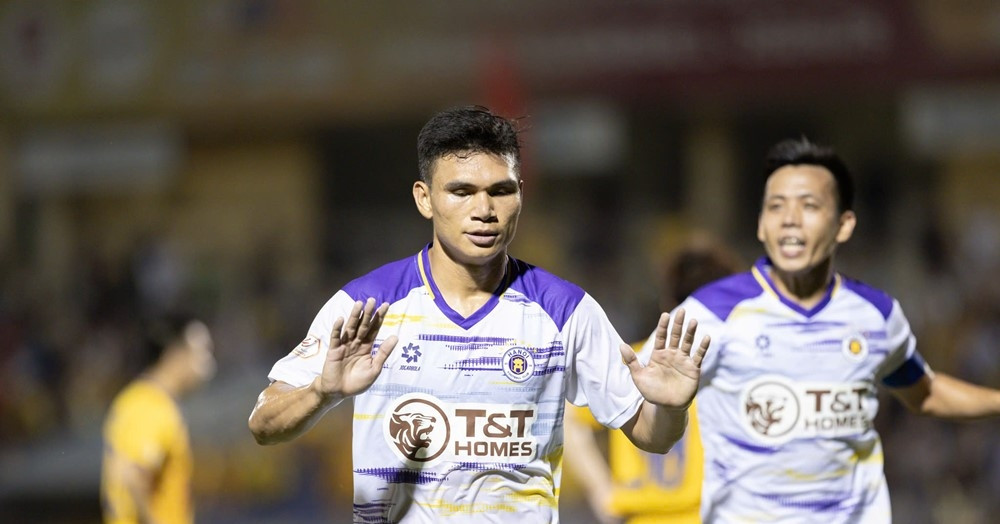 Trực tiếp bóng đá SLNA 1-1 Hà Nội: Hậu vệ ĐT Việt Nam gỡ hòa